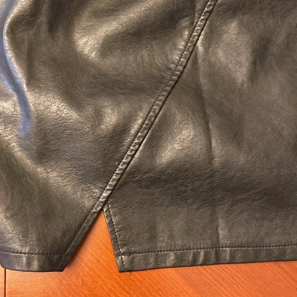 Mini Skirt Black Faux Leather LARGE - Picture 5 of 7